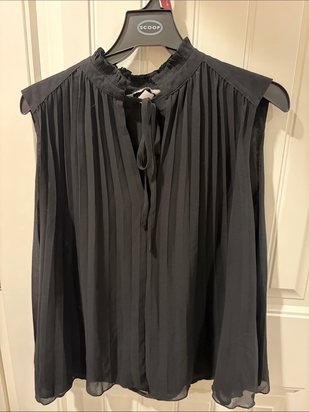 H&M Black Pleated Chiffon Sleeveless Tie Neck Blouse Top Medium M